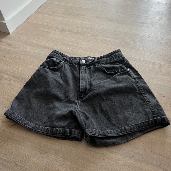 AS IS Zara mom-style stiff denim shorts in washed black, SZ likely 2 - Picture 6 of 9
